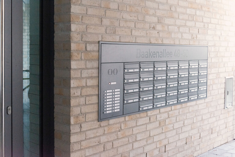 Sprech-/ Klingelsystem mit integriertem Briefkasten aus Edelstahl